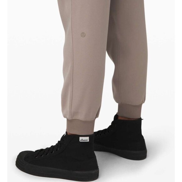 Lululemon On the Fly Pant Full Length *Woven (Carbon Dust) - Picture 3 of 3